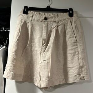 High rise pleated linen short